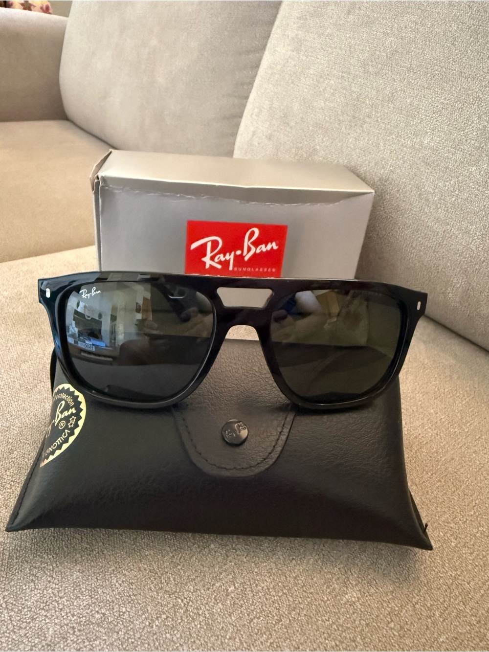 Ray-ban Unisex B2213 sunglasses with case & box